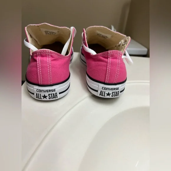 Converse All Star Chuck Taylor Hot Pink 💞Low Top Sneakers Womens 11.5 Mens 9.5 - Picture 16 of 16